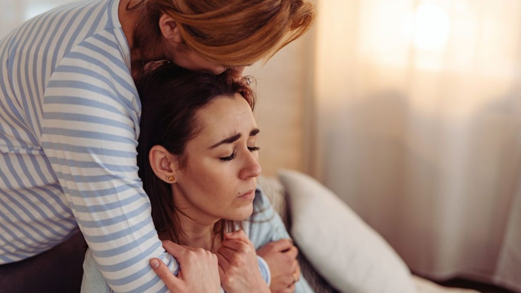 How to Help Someone Addicted to Cocaine: A Guide for Families and Friends 4 A supportive embrace between two adults during a difficult moment in recovery.