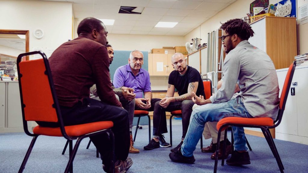 How to Help Someone Addicted to Cocaine: A Guide for Families and Friends 3 People seated in a group therapy session discussing recovery and support.