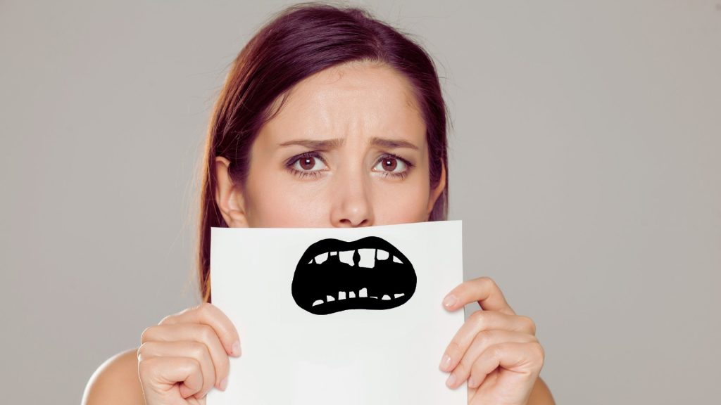 Visual representing the physical effects of meth use on the teeth