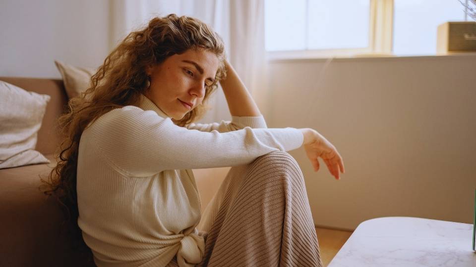 PHP vs IOP Programs: Choosing the Right Level of Care for Rehab 2 A woman in recovery weighing the benefits of php vs iop