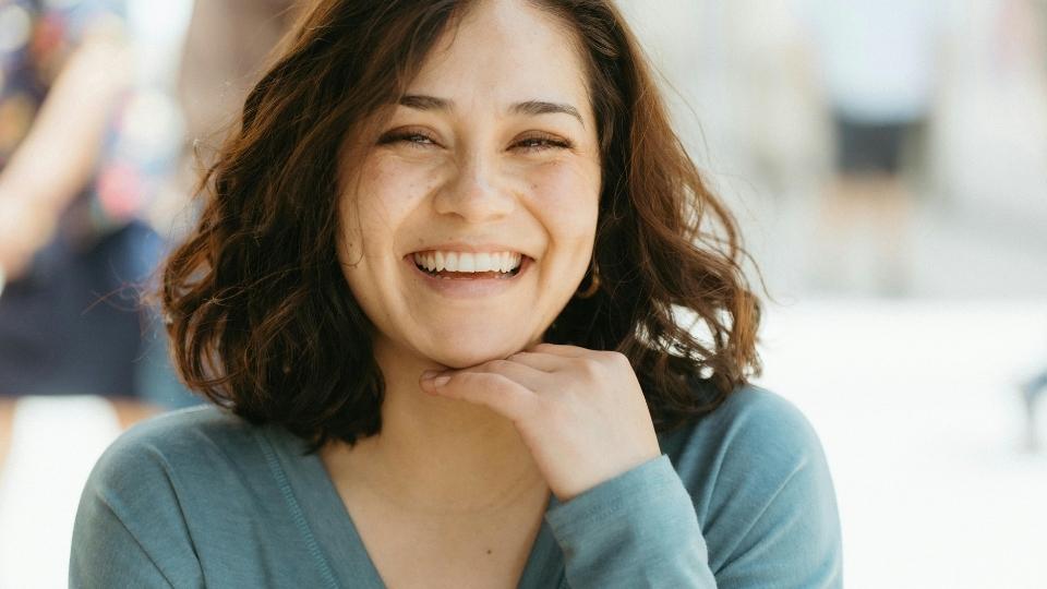 30 Days No Alcohol hero image of a woman enjoying sobriety.