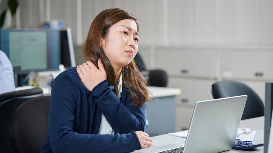 Why Do I Have an Aching Body After Drinking a woman at work feels muscle pain after drinking the night before.